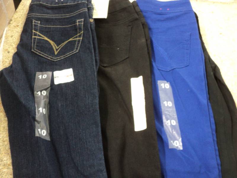 lot 129 image: 4 pairs jeans size 10 Girls...