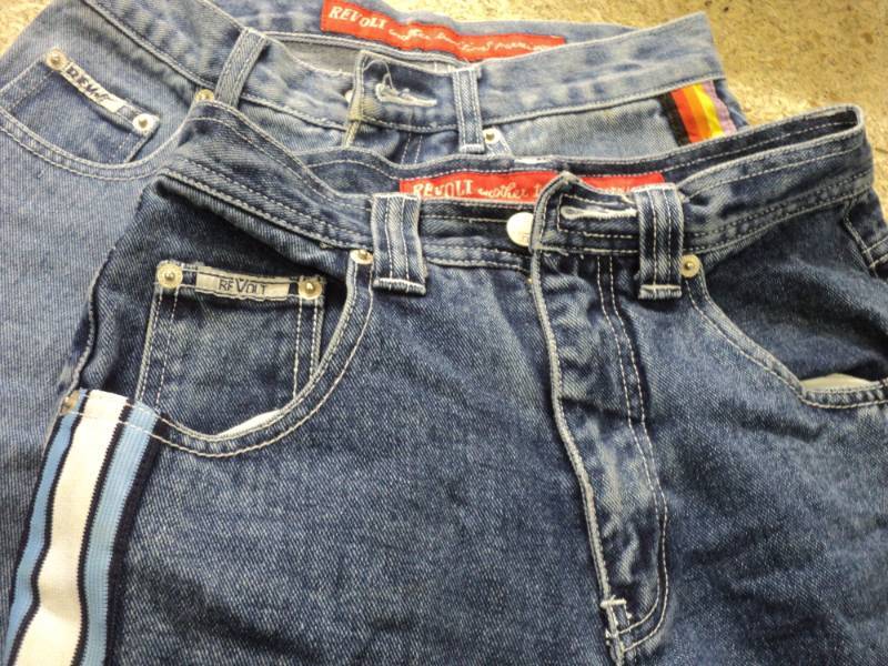 lot 143 image: 2 pair Jeans size 34 Juniors...