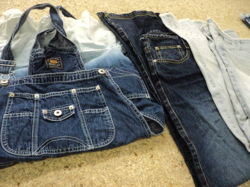 lot 152 image: 2 pair Jeans, 1 pair Shortalls siz...
