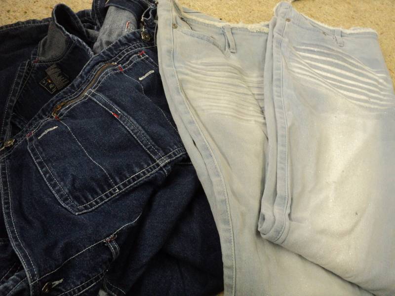 lot 154 image: 2 Pairs Jeans, 1 pair Overalls siz...