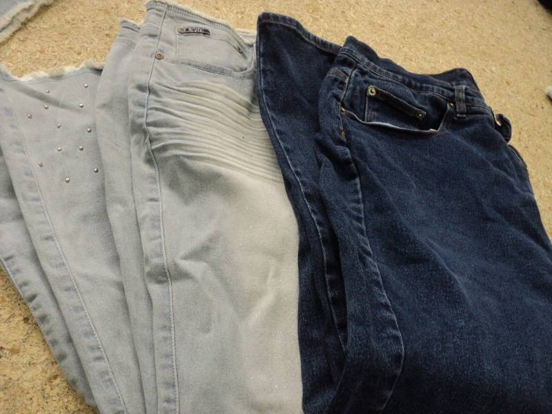 lot 155 image: 2 Pairs Jeans size 20 and 1 pair S...