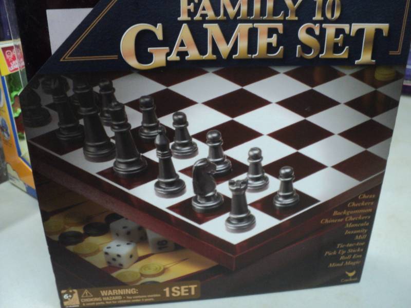 lot 34 image: Family 10 Game Set...