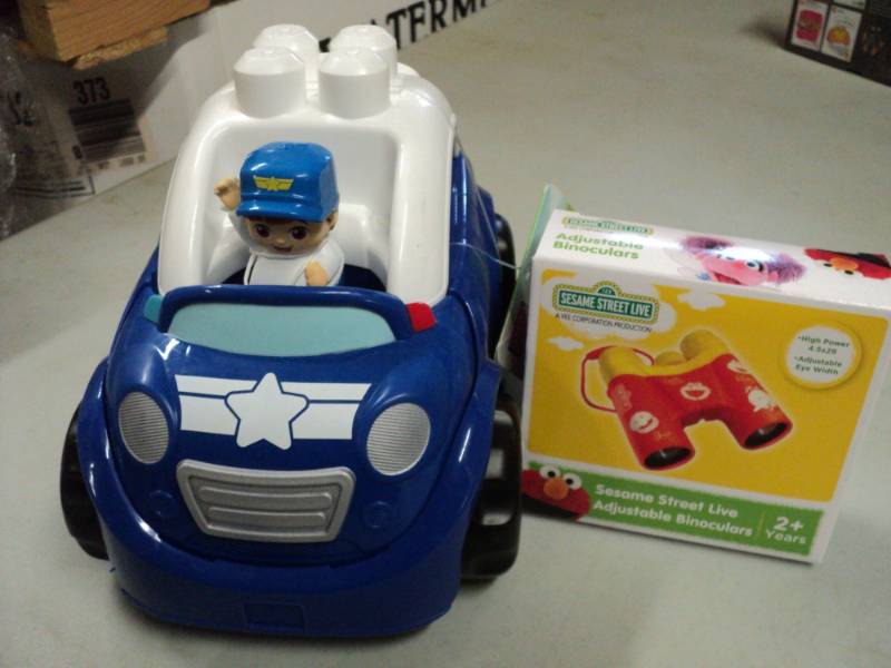 lot 37 image: Mega Blocks Police Car and Sesame S...