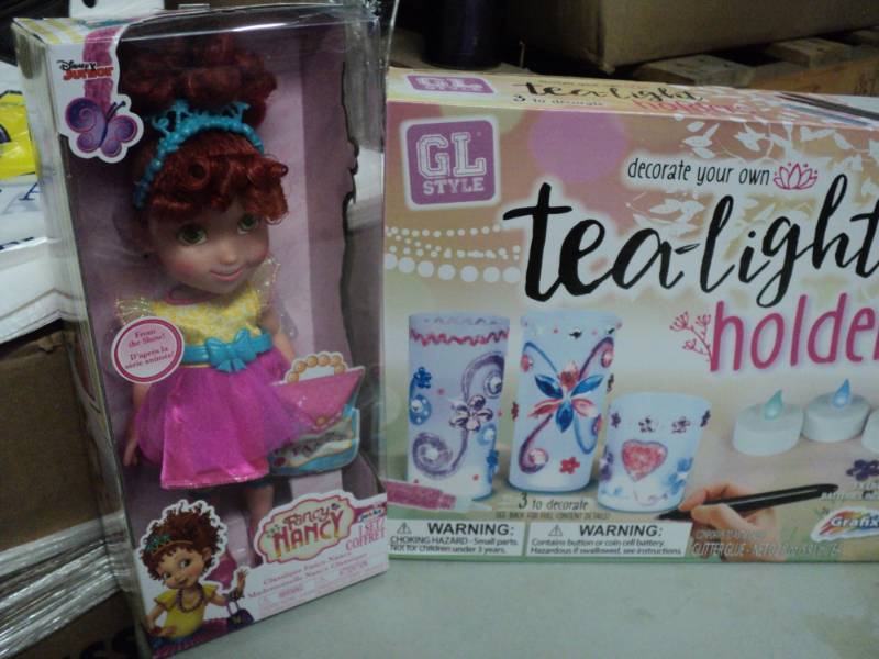 lot 53 image: Fancy Nancy and Tea-Light Holders...