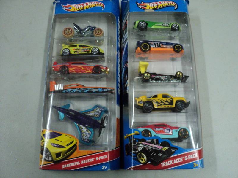 lot 64 image: HotWheels Darevil Racers 5 Pack and...