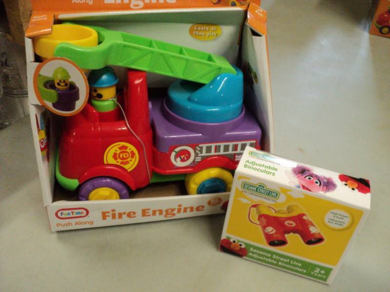 lot 89 image: Fun Time Fire Engine and Sesame Str...