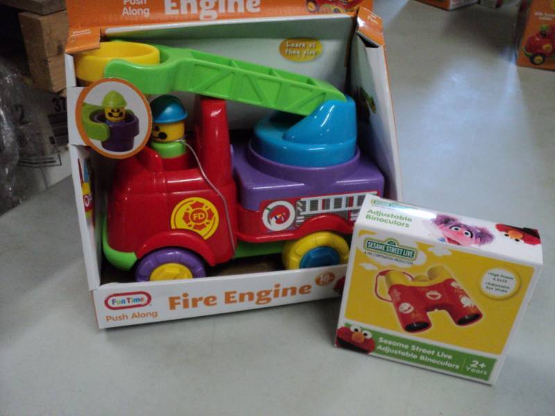 lot 90 image: Fun Time Fire Engine and Sesame Str...