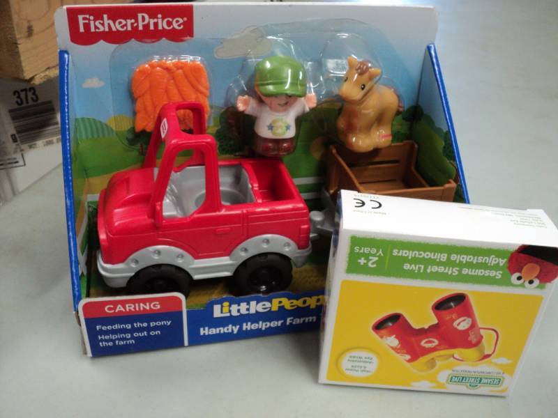 lot 91 image: Fisher Price Little People and Sesa...
