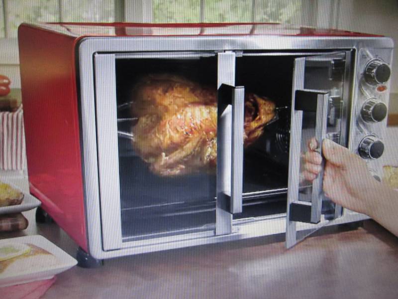 lot 51 image: Double-Door Toaster Oven with Conve...