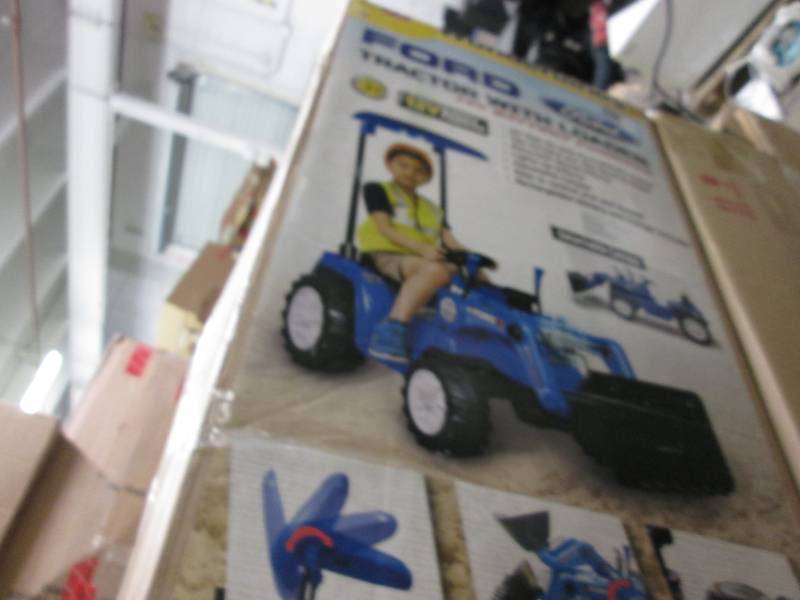 lot 82 image: Ride-On Ford Tractor with Loader op...
