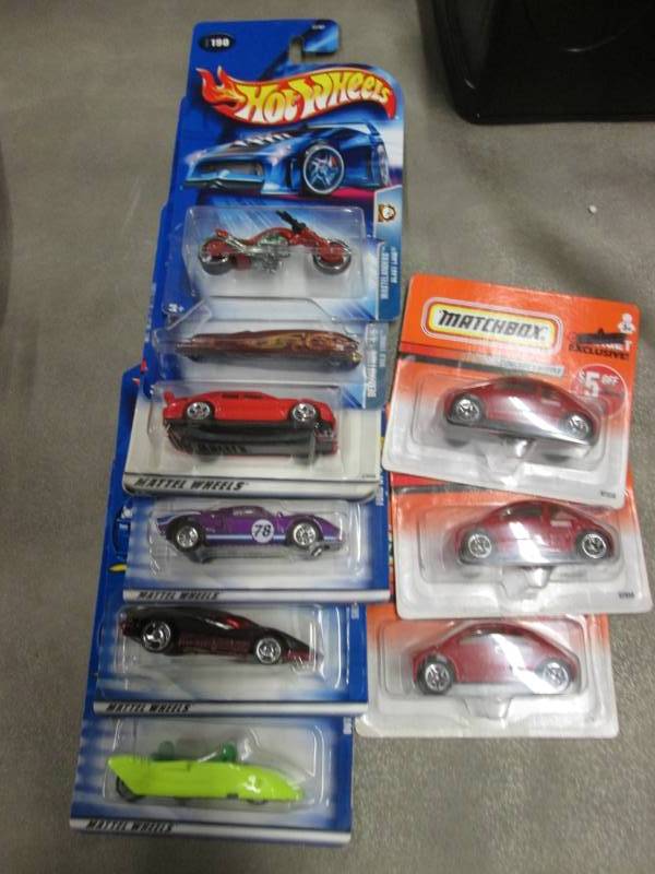 lot 183 image: Lot of 9 NIB Assorted Hot Wheels & ...