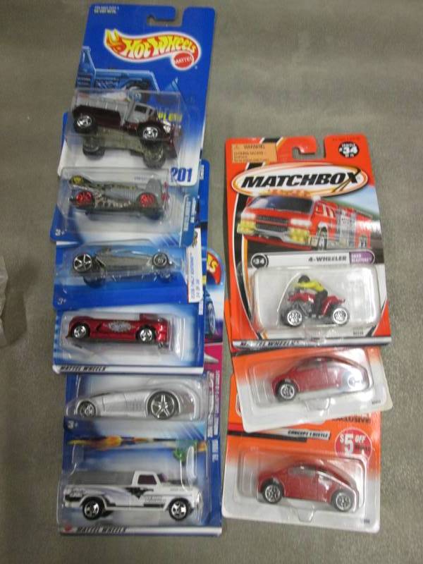 lot 184 image: Lot of 9 NIB Assorted Hot Wheels & ...