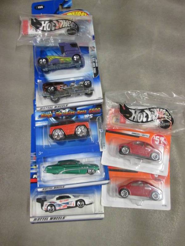 lot 185 image: Lot of 9 NIB Assorted Hot Wheels & ...