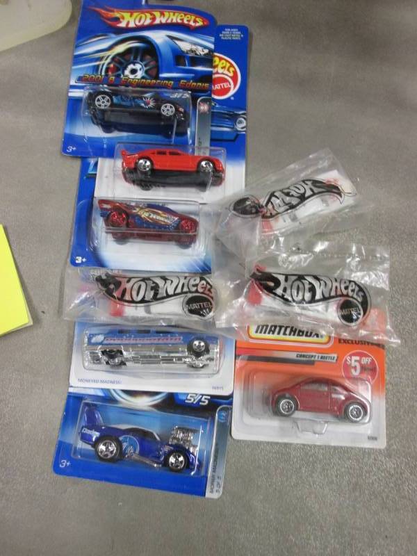 lot 186 image: Lot of 9 NIB Assorted Hot Wheels & ...