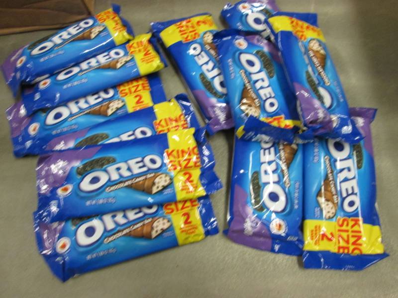 lot 188 image: 12 -2pk Oreo Chocolate Candy Bars K...