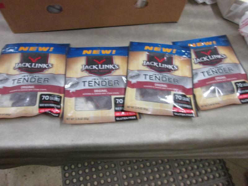 lot 220 image: 4- 3.25 oz Jack Links Extra Tender ...