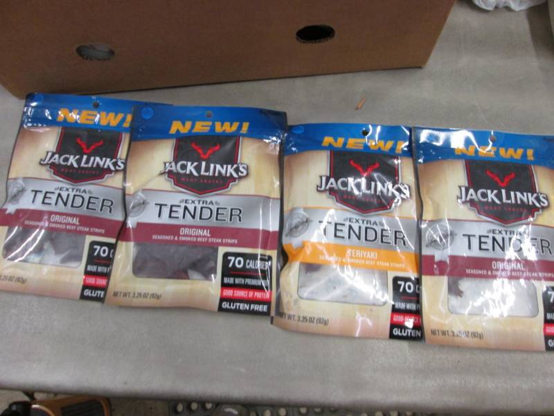lot 224 image: 4- 3.25 oz Jack Links Extra Tender ...
