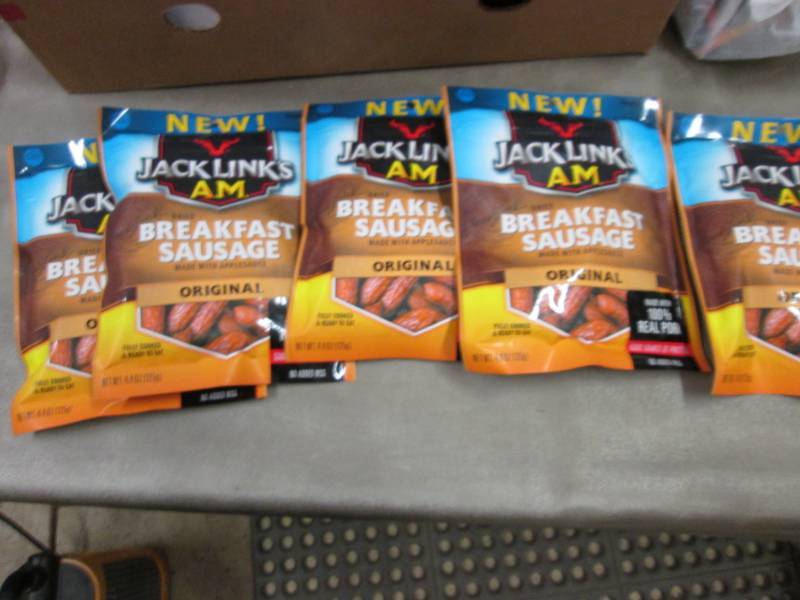 lot 226 image: 5- 4.4 oz Jack Links Breakfast Saus...