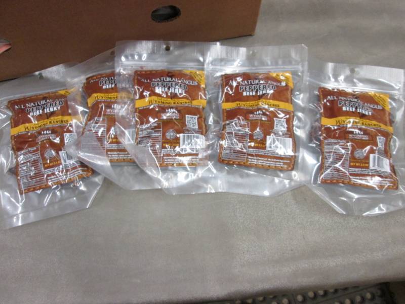 lot 227 image: 5- 3.5 oz Peppered Beef Jerky Best ...