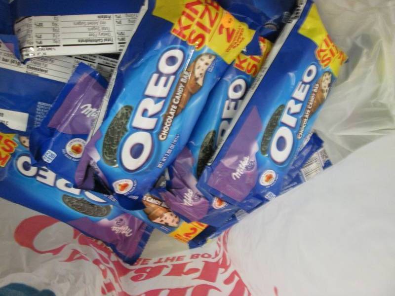 lot 243 image: 12 -2pk Oreo Chocolate Candy Bars K...