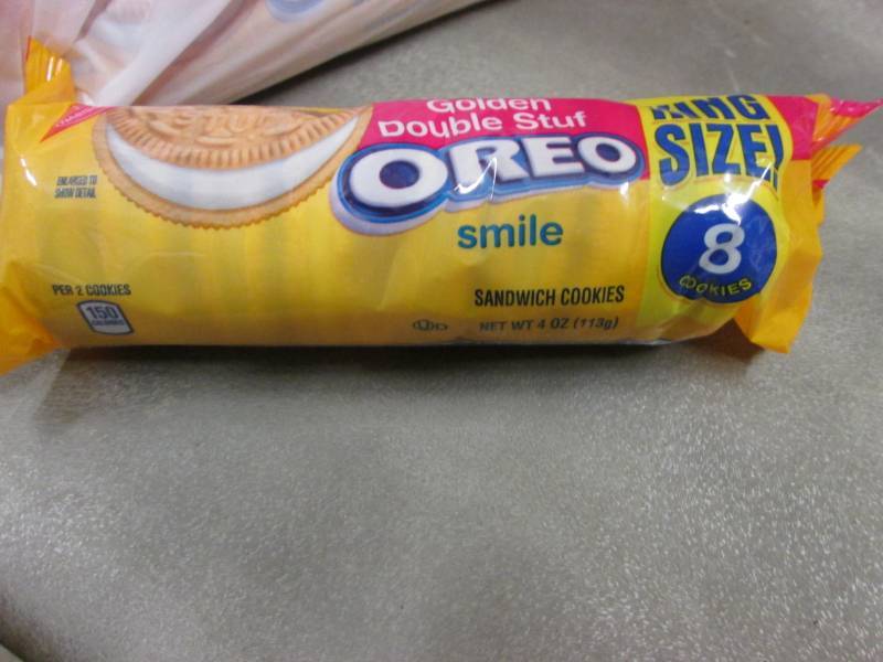 lot 271 image: 12- 4 oz Oreo King Size Golden Doub...
