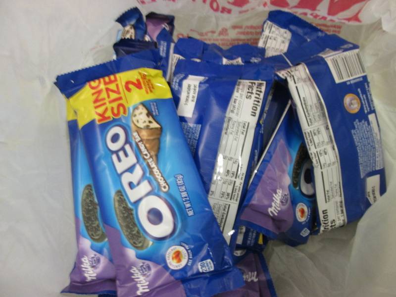 lot 295 image: 12 -2pk Oreo Chocolate Candy Bars K...