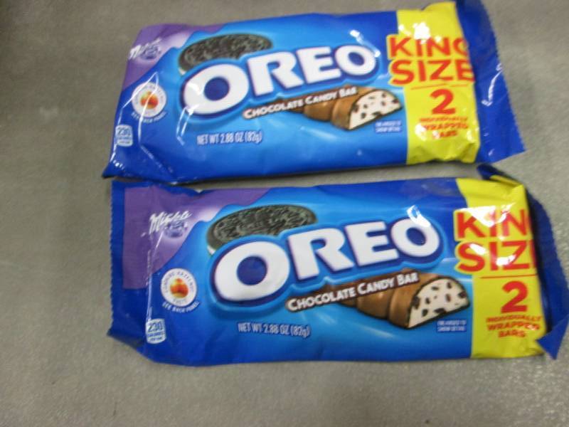 lot 316 image: 12 -2pk Oreo Chocolate Candy Bars K...