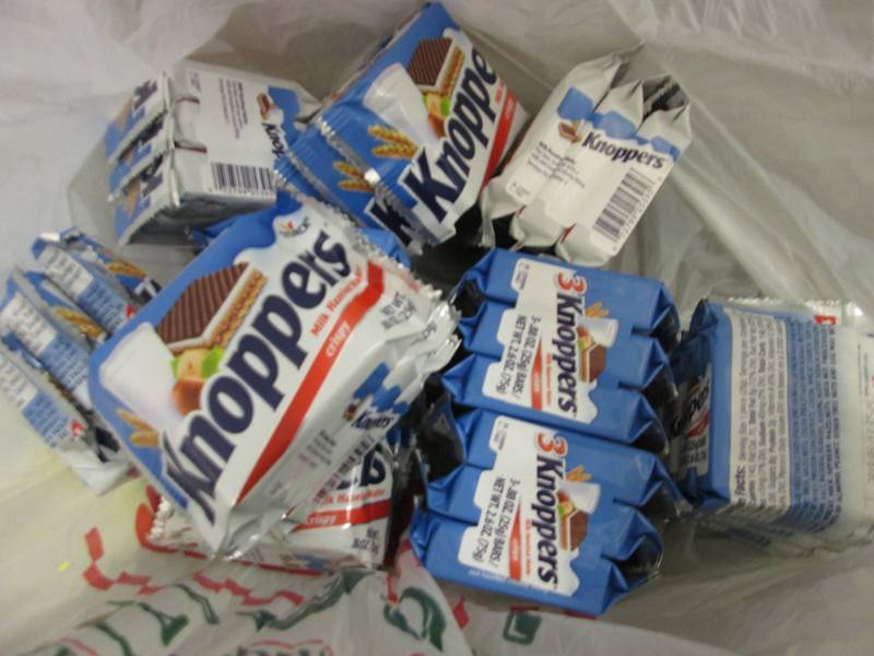 lot 337 image: 10 -3pks Knoppers Milk Hazelnut Waf...