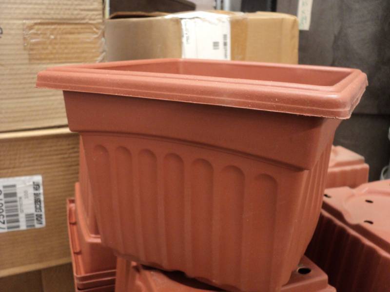 lot 160 image: Lot of 35 - 9 square x 7 high pot...