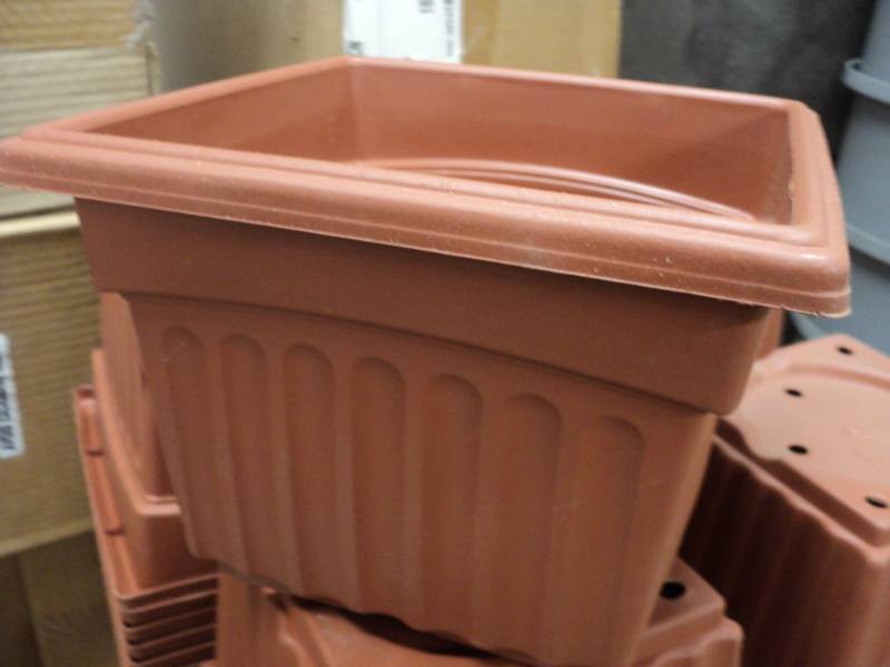 lot 162 image: Lot of 35 - 9 square x 7 high pot...