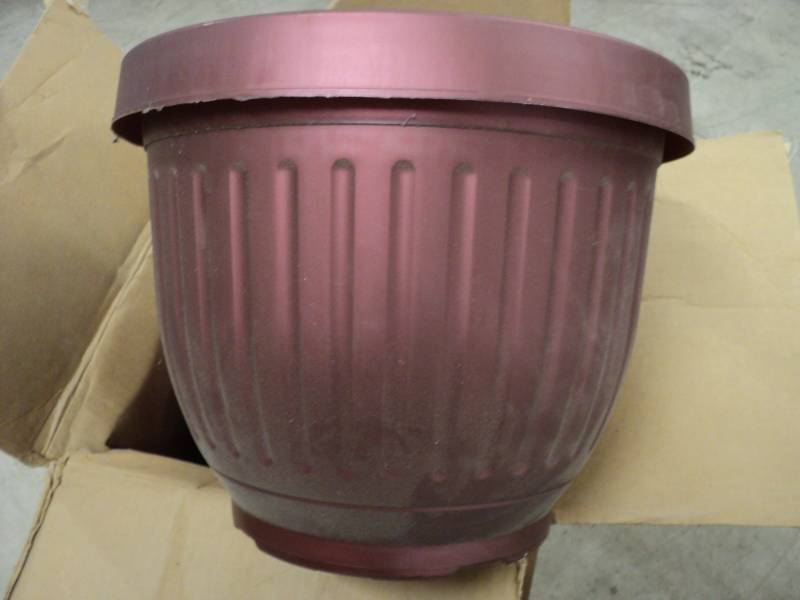 lot 165 image: Case of 20 Roman Urns 12.5 x 10...
