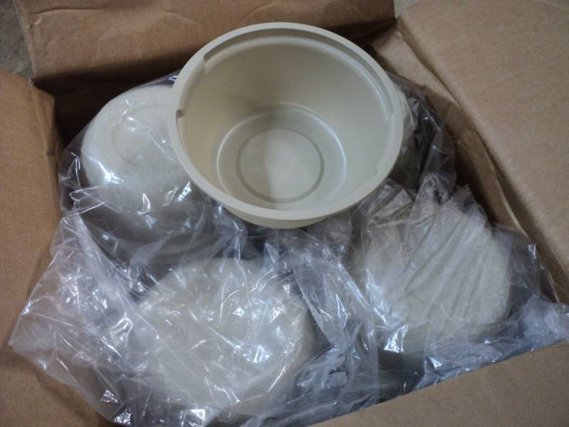 lot 225 image: Case of 354 Tubs...