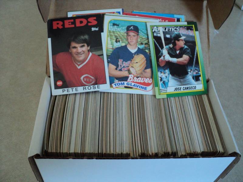 lot 4 image: Box of Baseball Star Cards...