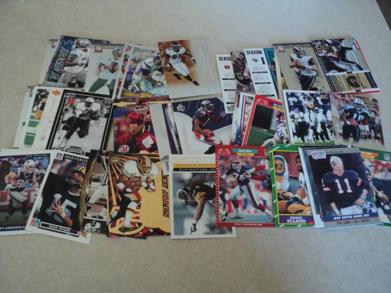 lot 8 image: 50 Football Star Cards...