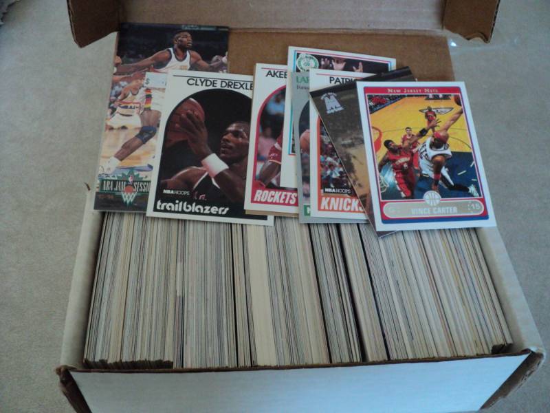 lot 13 image: 400 Basketball Star Cards...