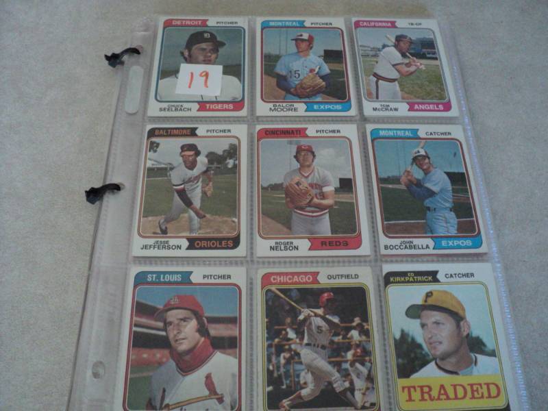 lot 19 image: 1974 Topps Baseball Cards...