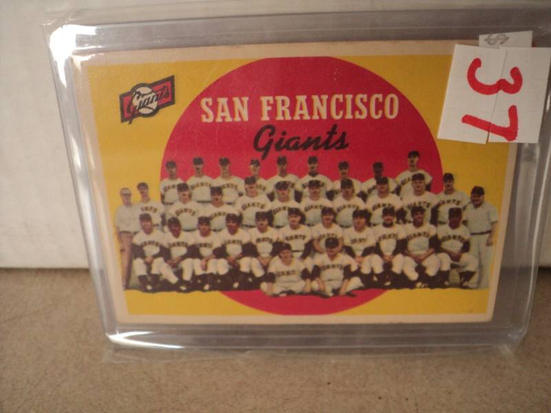 lot 37 image: 1959 Topps San Francisco Giants Car...
