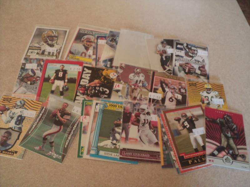 lot 44 image: 25 Football Star Cards...