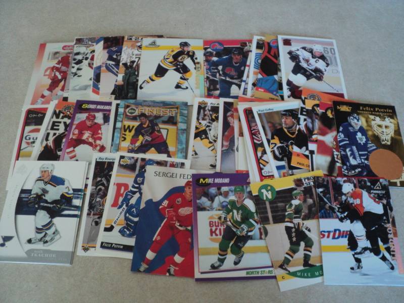 lot 55 image: 50 Hockey Star Cards...