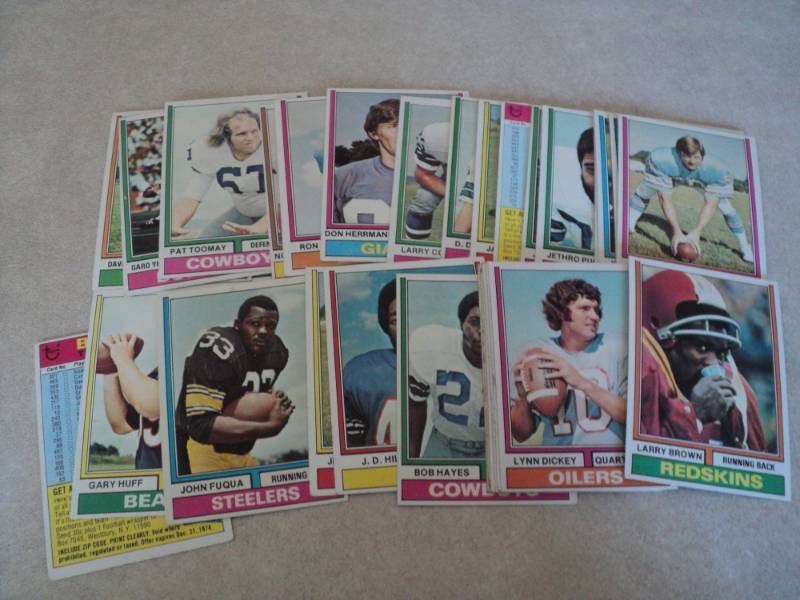 lot 63 image: 30 1974 Topps Football Cards...