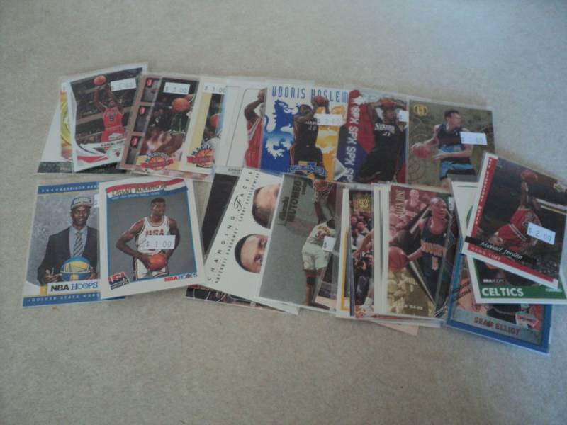 lot 70 image: 30 Basketball Star Cards...