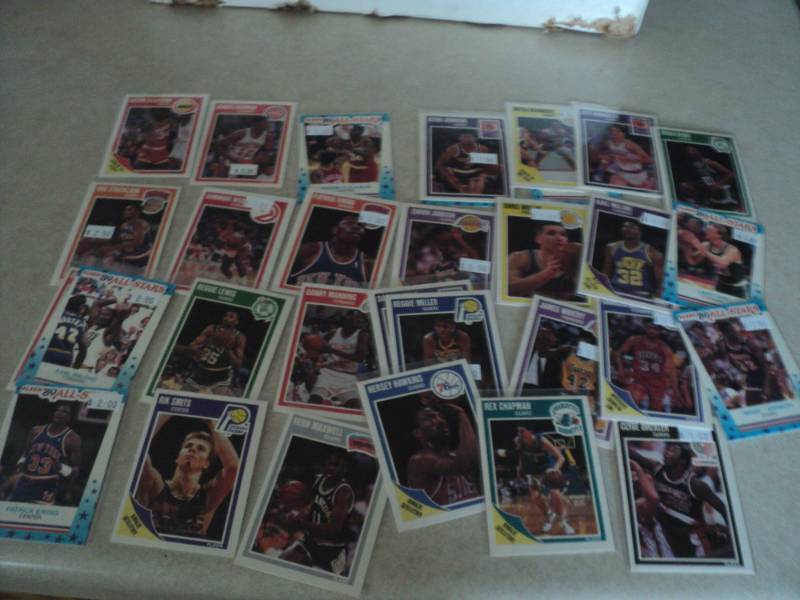 lot 72 image: 30 1989-90 Fleer Basketball Cards...