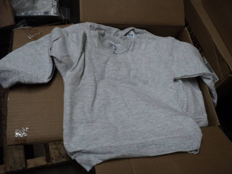 lot 250 image: Box of 33 - size 4 Long Sleeved Swe...