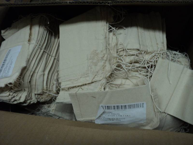lot 254 image: Box of 500 - 4 x 9 Cloth Bags...