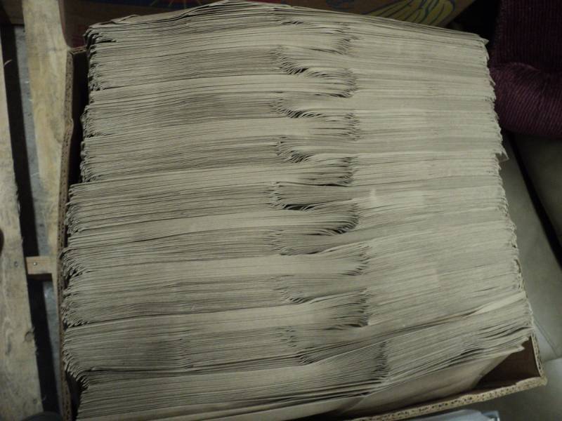 lot 264 image: Box of 500 Grocery Size Paper Bags...