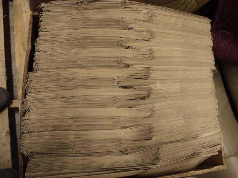 lot 265 image: Box of 500 Grocery Size Paper Bags...