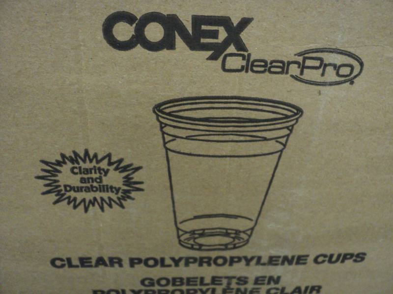lot 285 image: Case of 600 - 20 oz Clear Poly Prop...