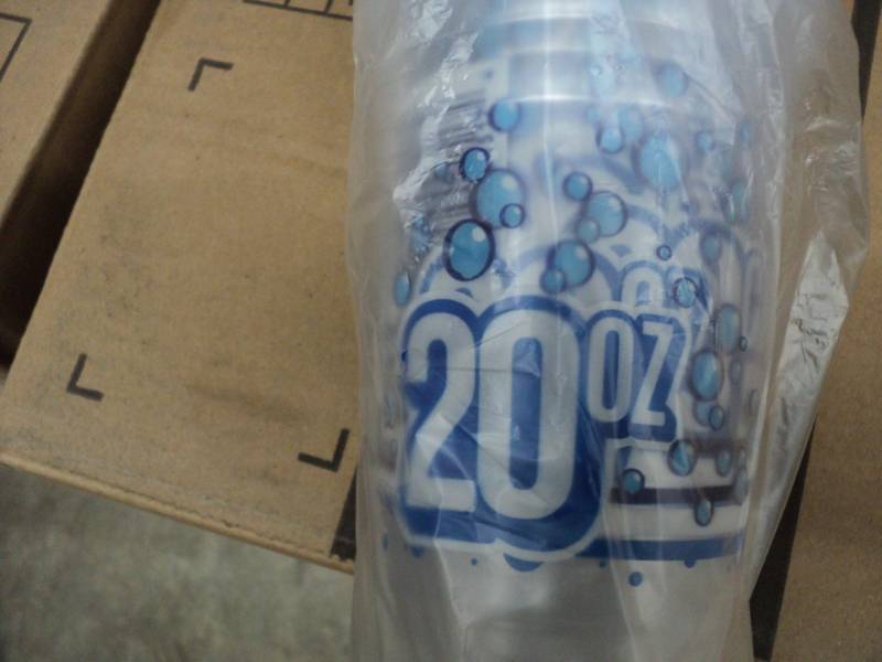 lot 287 image: Case of 600 - 20 oz Clear Poly Prop...