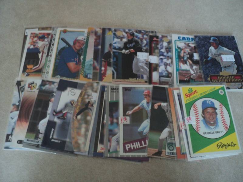 lot 77 image: 30 Baseball Star Cards...
