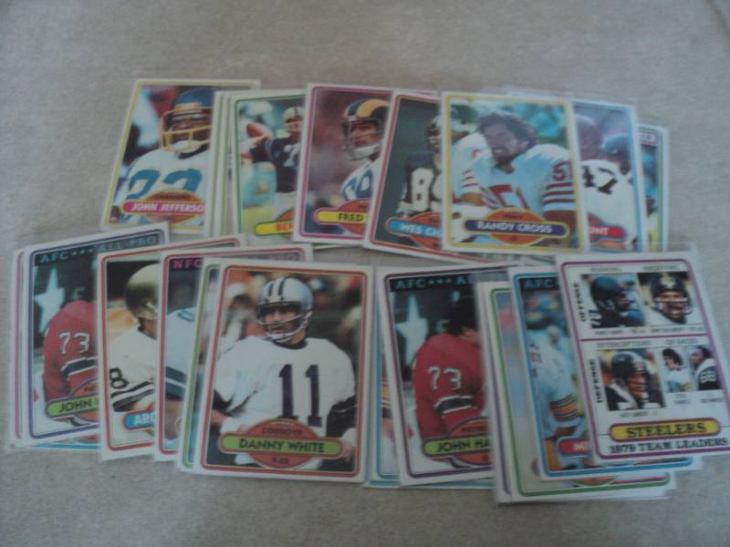 lot 83 image: 25 1980 Topps Football Cards...